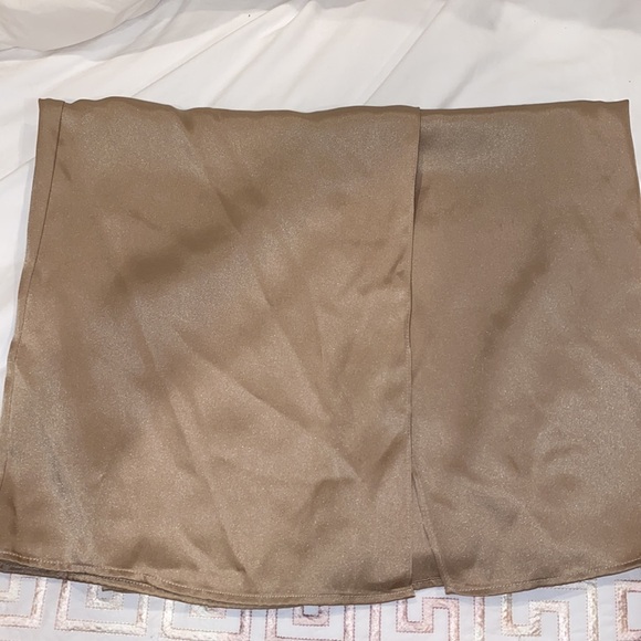 ZARA satin effect ruched skirt Champagne (small) - Picture 8 of 8